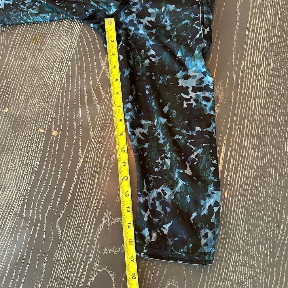 Lululemon Top Speed Crop Leggings Blue Floral Moisture-Wicking Size 6 Women - Picture 8 of 9